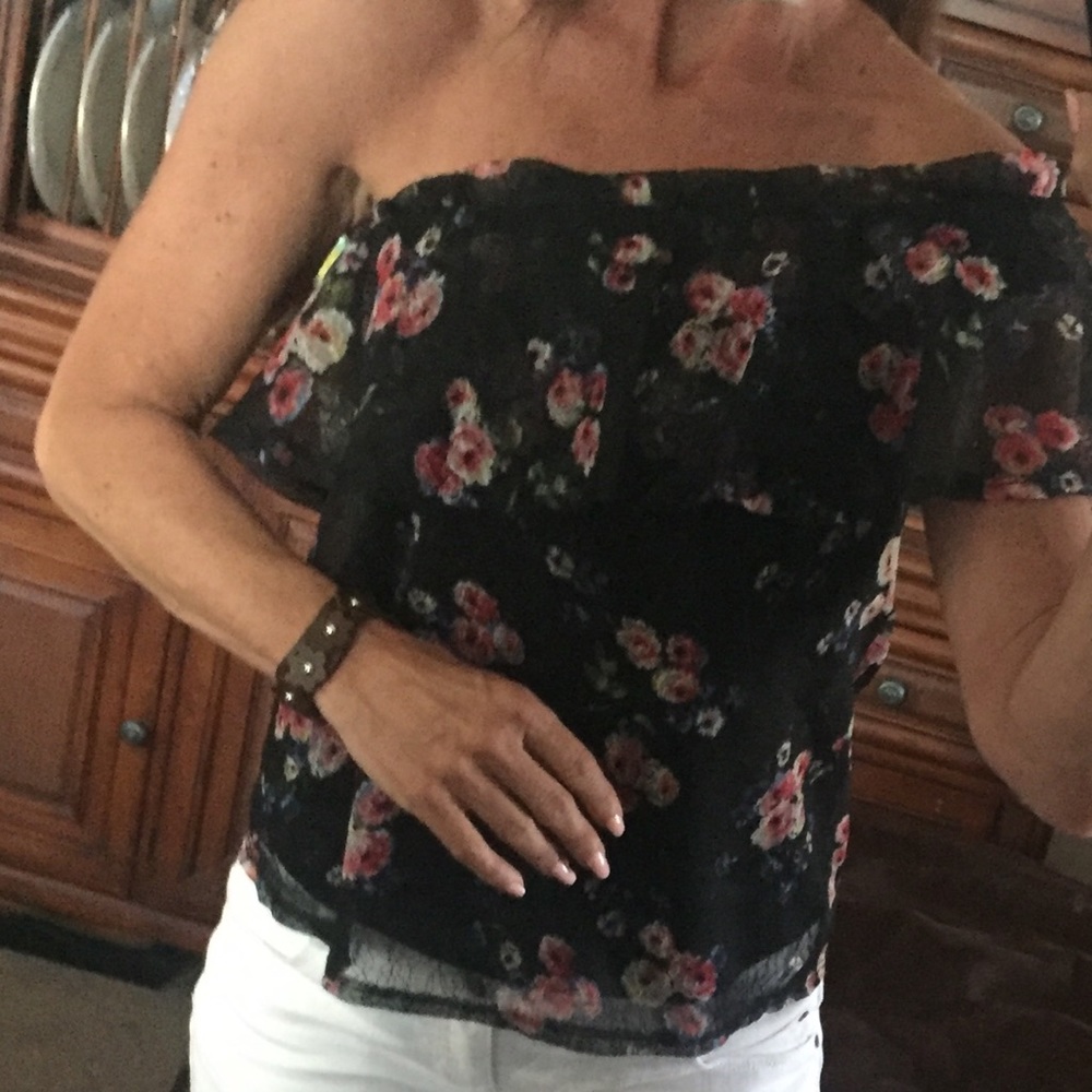 🌹Flirty one shoulder ruffle top!😍🌹 - Picture 3 of 8